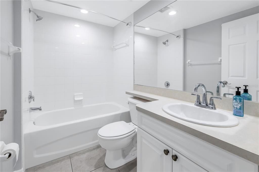 En Venta: $300,000 (2 camas, 2 baños, 1324 Pies cuadrados)