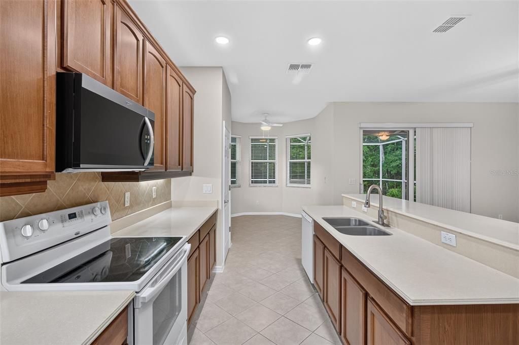 En Venta: $349,900 (3 camas, 2 baños, 1952 Pies cuadrados)