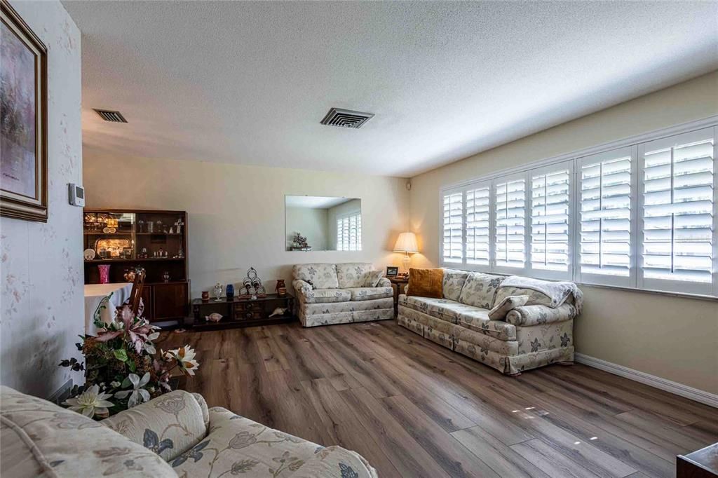 En Venta: $435,000 (2 camas, 2 baños, 1713 Pies cuadrados)
