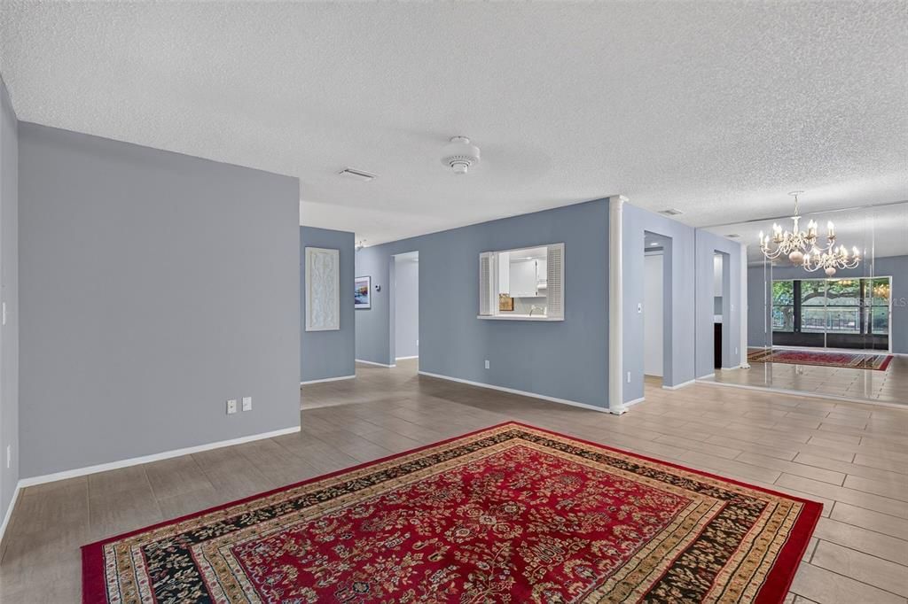 Active With Contract: $300,000 (2 beds, 2 baths, 1110 Square Feet)