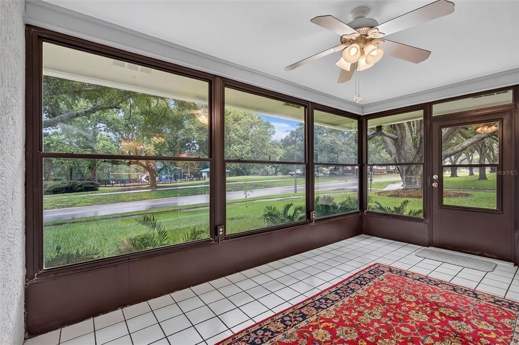 Active With Contract: $300,000 (2 beds, 2 baths, 1110 Square Feet)