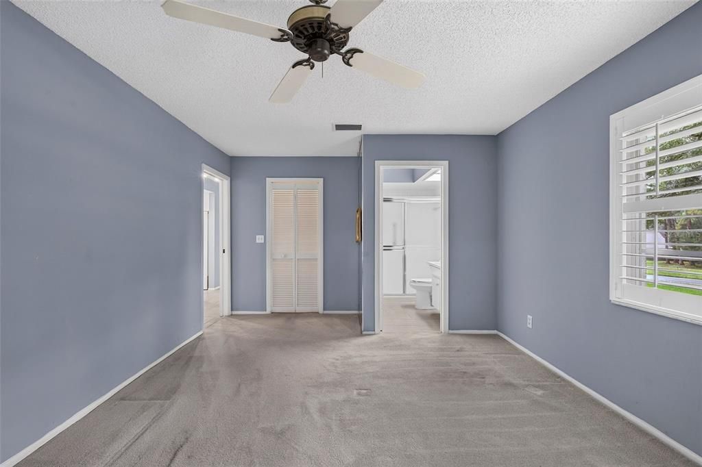 Active With Contract: $300,000 (2 beds, 2 baths, 1110 Square Feet)