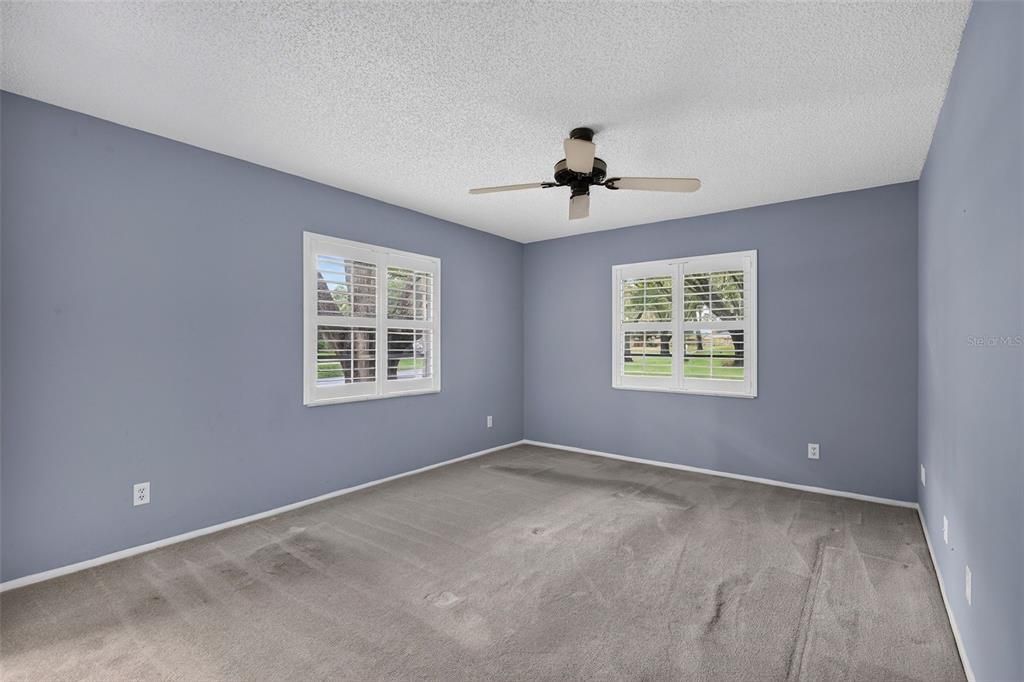 Active With Contract: $300,000 (2 beds, 2 baths, 1110 Square Feet)