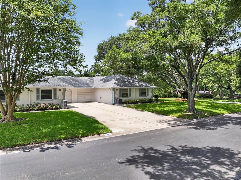 Active With Contract: $300,000 (2 beds, 2 baths, 1110 Square Feet)