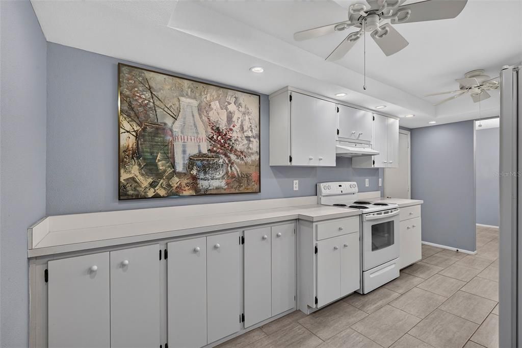 Active With Contract: $300,000 (2 beds, 2 baths, 1110 Square Feet)