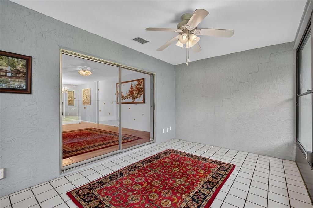 Active With Contract: $300,000 (2 beds, 2 baths, 1110 Square Feet)