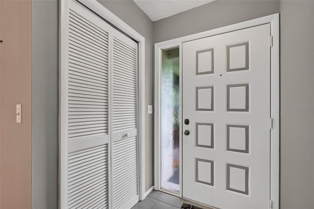 Active With Contract: $300,000 (2 beds, 2 baths, 1110 Square Feet)