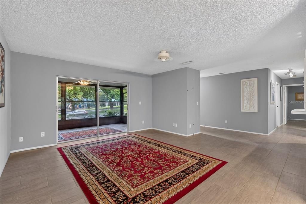 Active With Contract: $300,000 (2 beds, 2 baths, 1110 Square Feet)