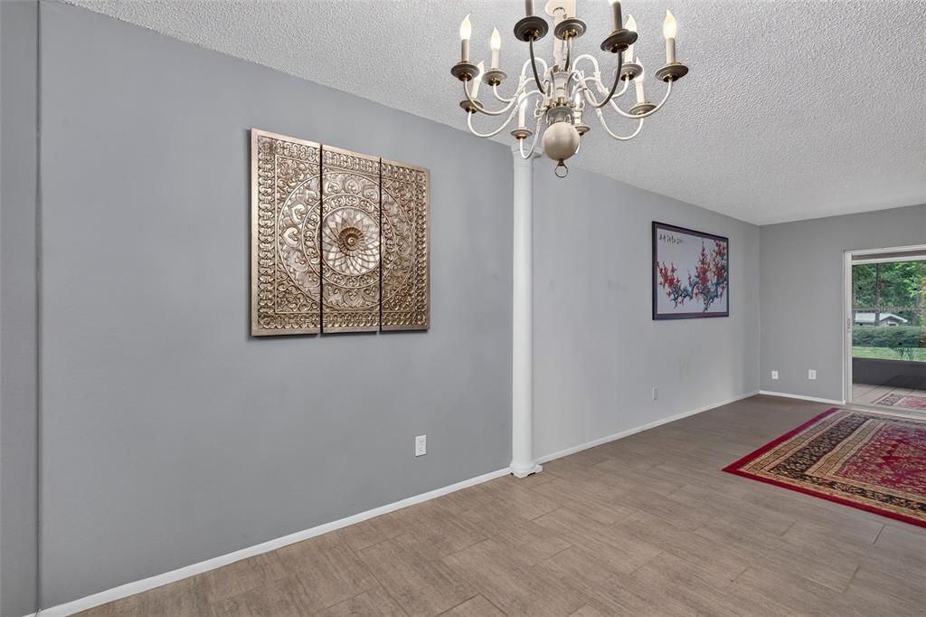 Active With Contract: $300,000 (2 beds, 2 baths, 1110 Square Feet)