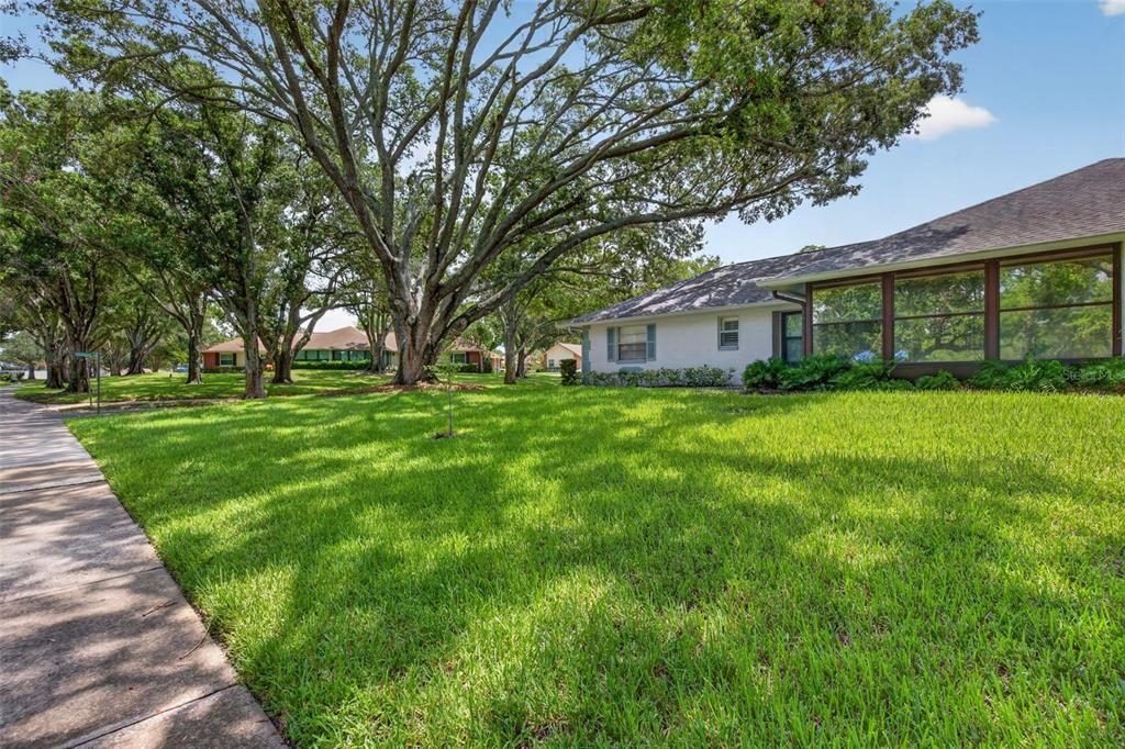 Active With Contract: $300,000 (2 beds, 2 baths, 1110 Square Feet)