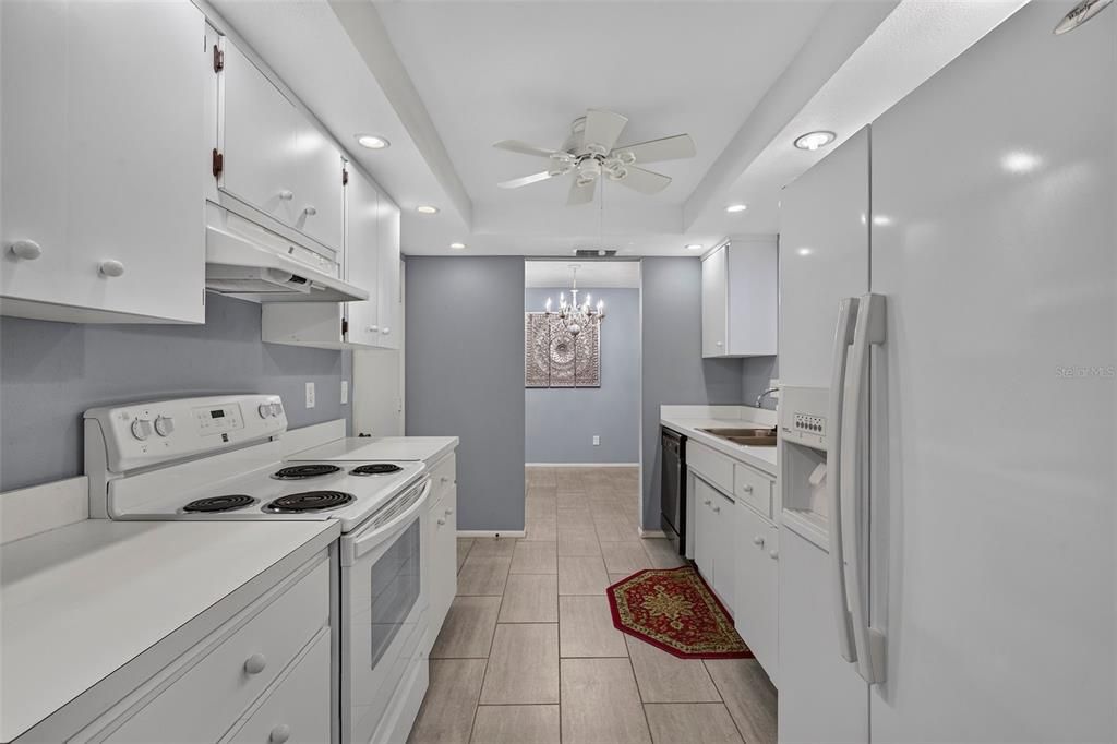 Active With Contract: $300,000 (2 beds, 2 baths, 1110 Square Feet)