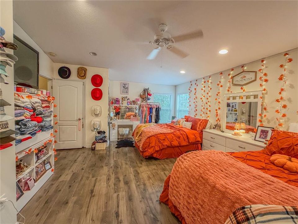 For Sale: $415,000 (4 beds, 2 baths, 2399 Square Feet)