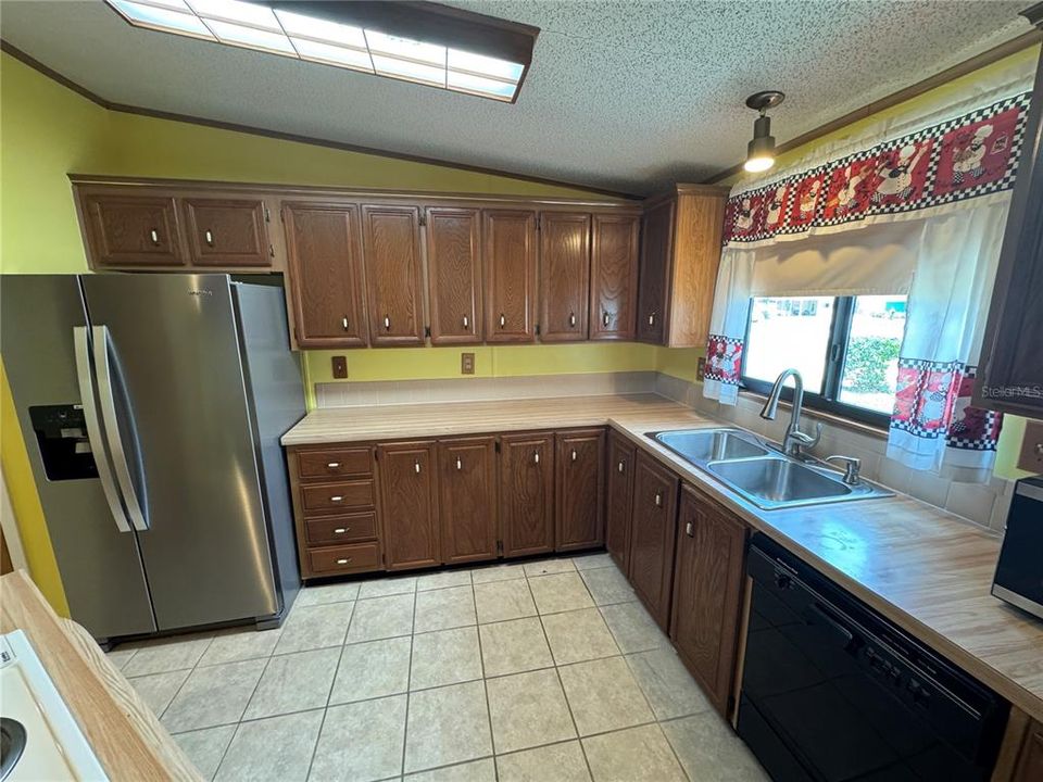 For Rent: $1,600 (2 beds, 2 baths, 1529 Square Feet)