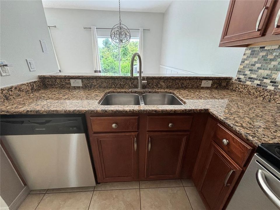 For Sale: $325,000 (3 beds, 2 baths, 1511 Square Feet)