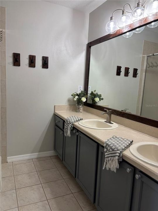 For Sale: $325,000 (3 beds, 2 baths, 1511 Square Feet)