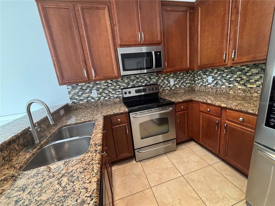 For Sale: $325,000 (3 beds, 2 baths, 1511 Square Feet)