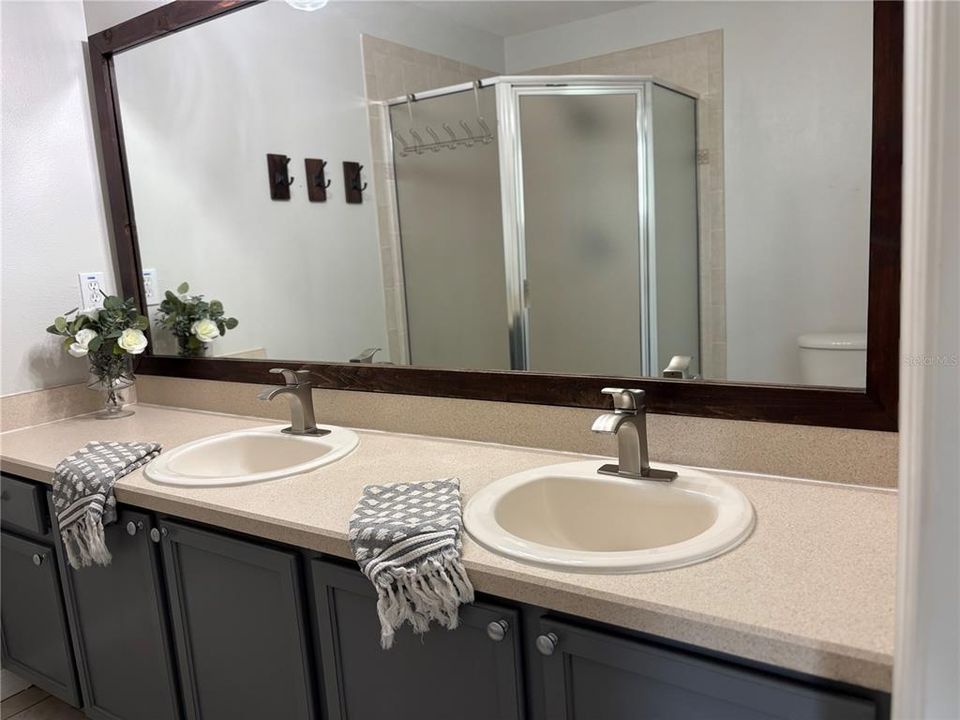 For Sale: $325,000 (3 beds, 2 baths, 1511 Square Feet)