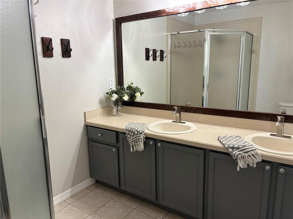 For Sale: $325,000 (3 beds, 2 baths, 1511 Square Feet)