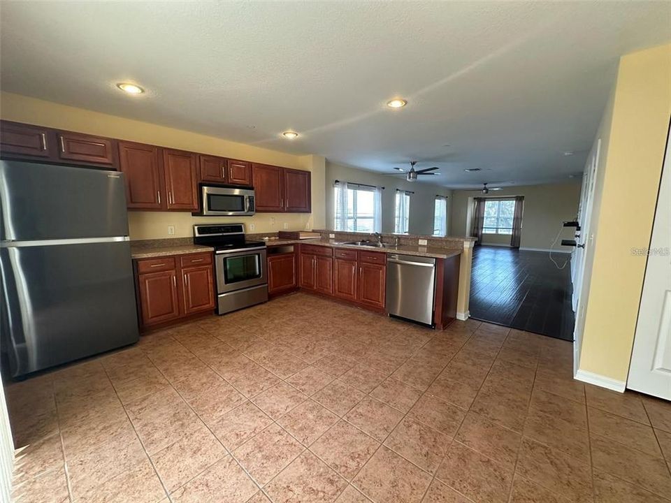 For Sale: $300,000 (3 beds, 2 baths, 1620 Square Feet)