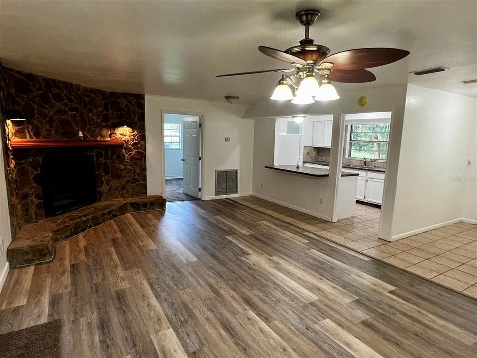For Sale: $239,900 (3 beds, 2 baths, 1560 Square Feet)