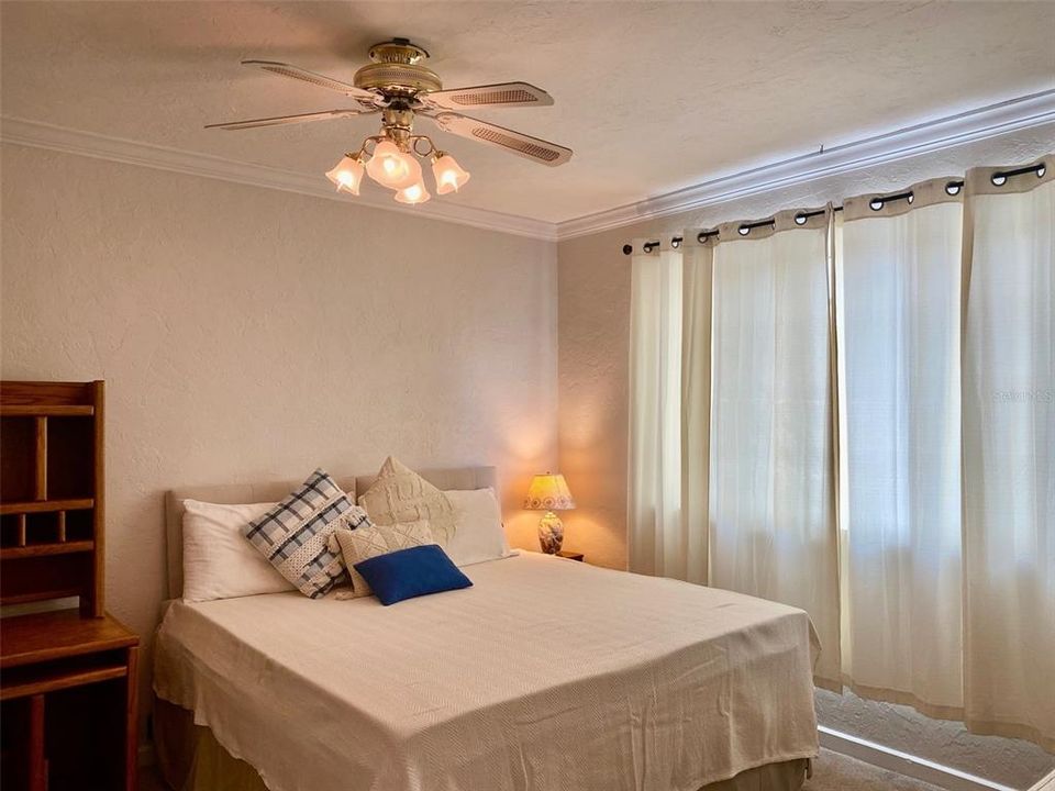 For Sale: $289,900 (2 beds, 2 baths, 794 Square Feet)