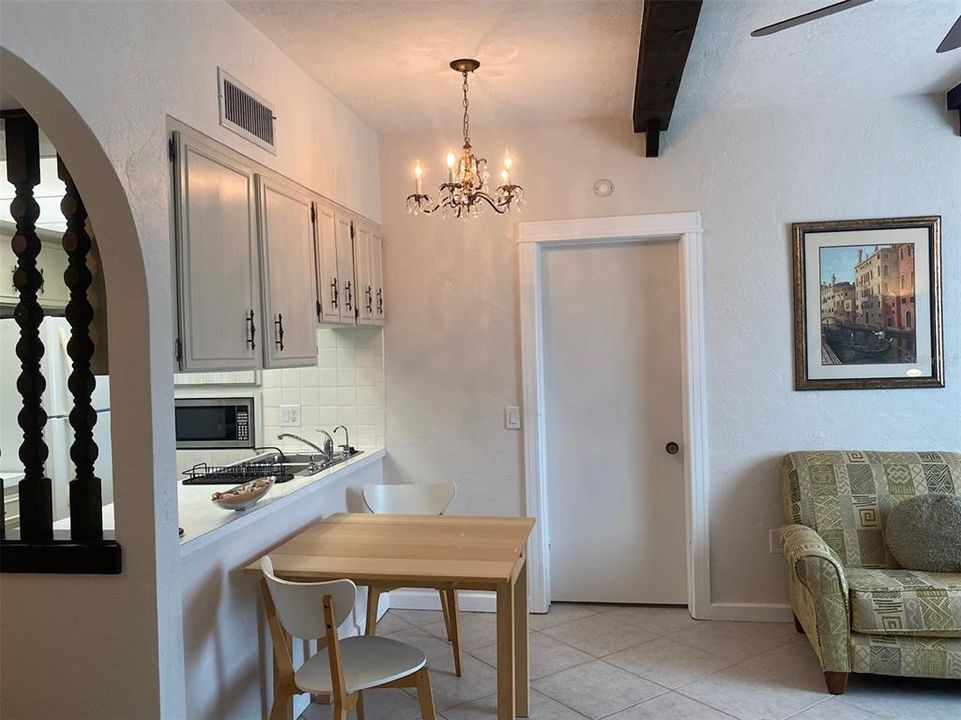 For Sale: $289,900 (2 beds, 2 baths, 794 Square Feet)