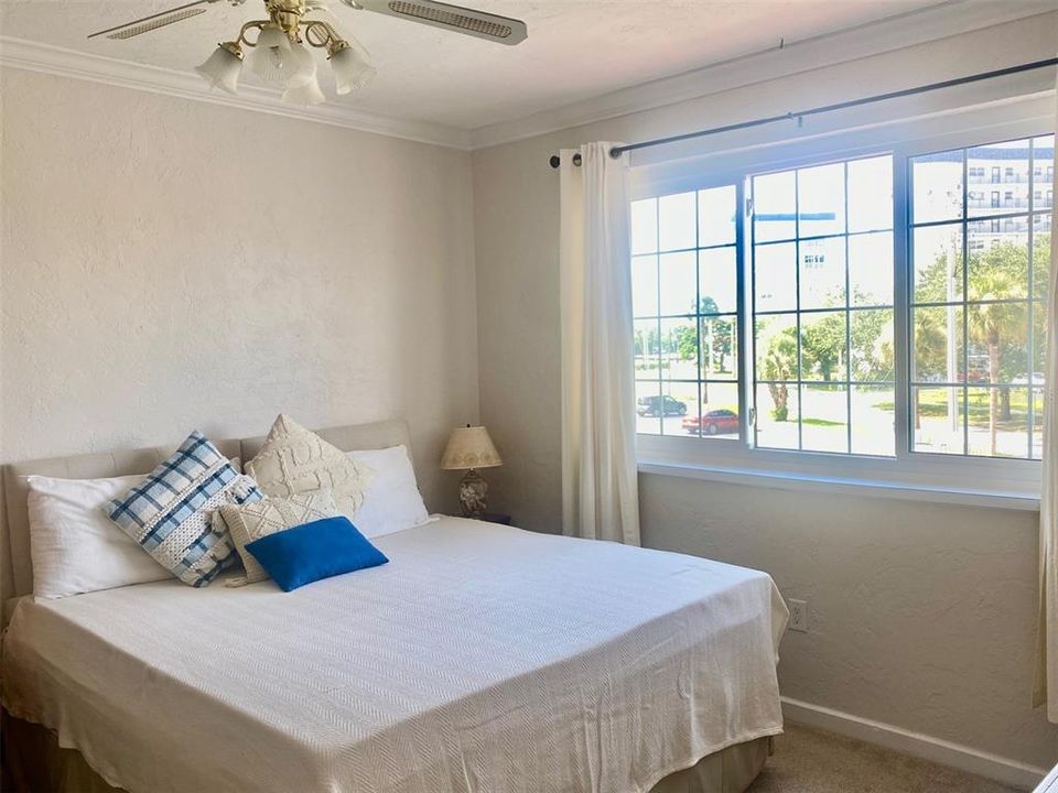 For Sale: $289,900 (2 beds, 2 baths, 794 Square Feet)