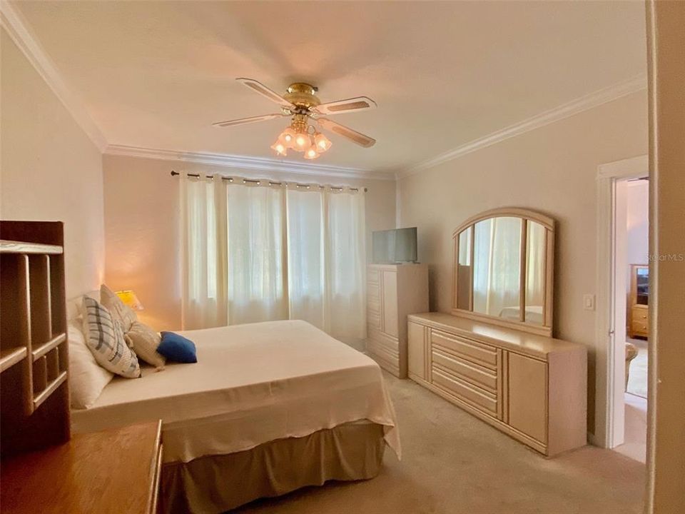 For Sale: $289,900 (2 beds, 2 baths, 794 Square Feet)