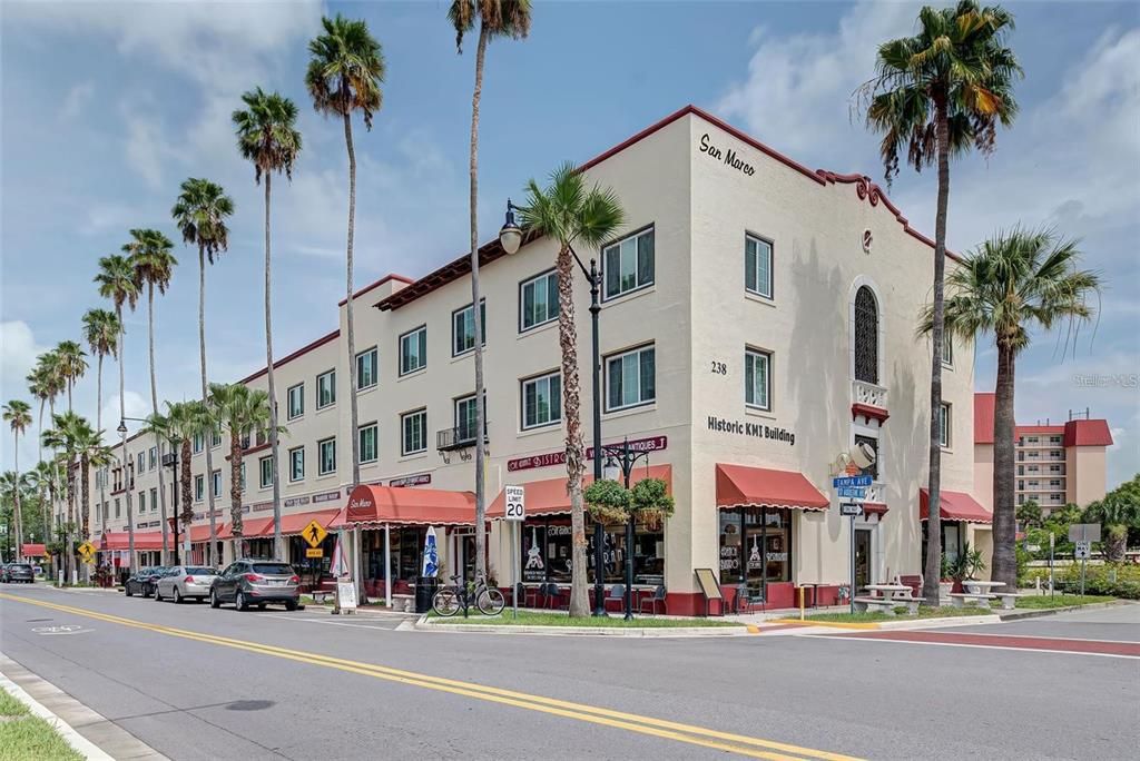 For Sale: $289,900 (2 beds, 2 baths, 794 Square Feet)