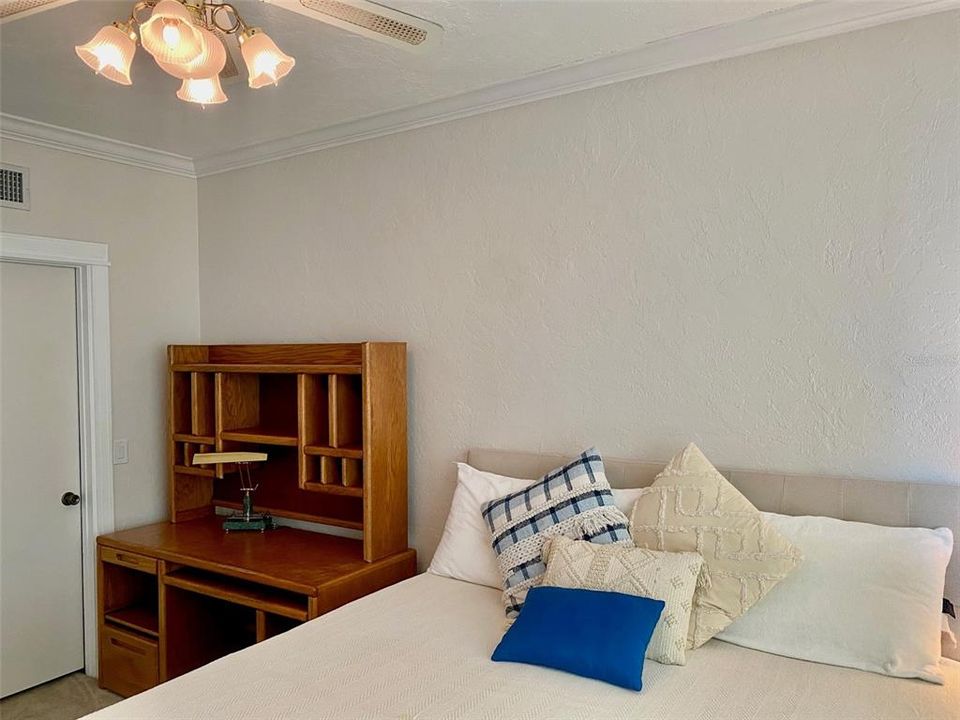 For Sale: $289,900 (2 beds, 2 baths, 794 Square Feet)
