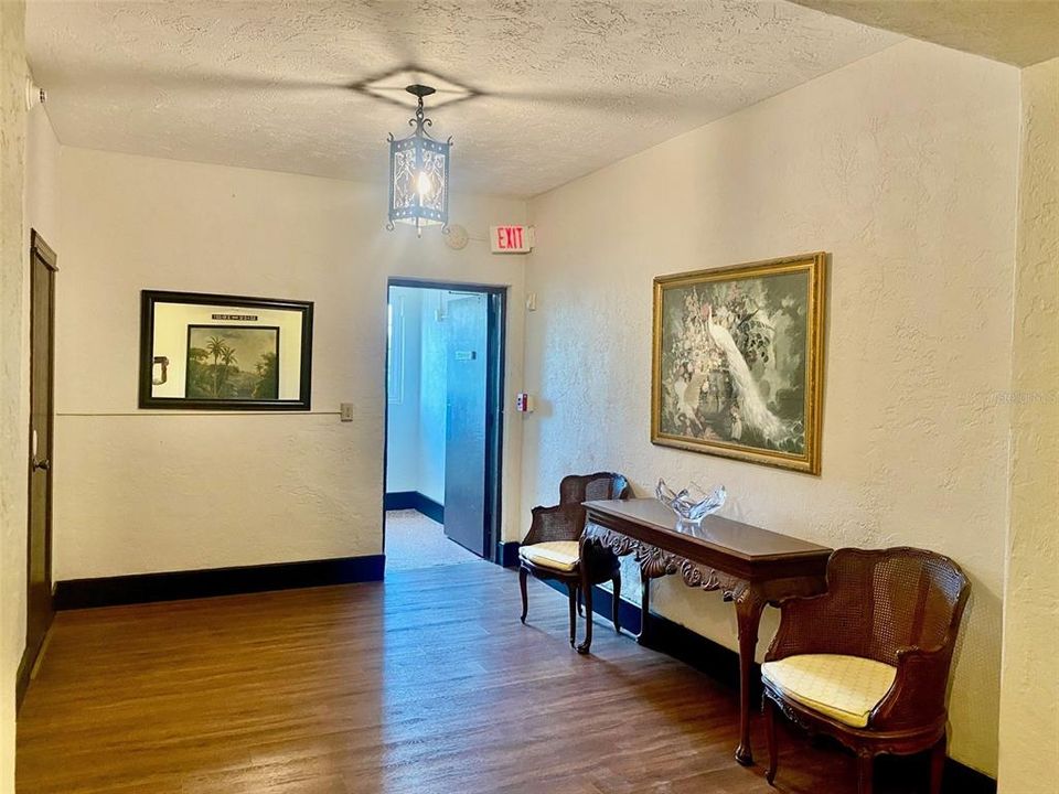 For Sale: $289,900 (2 beds, 2 baths, 794 Square Feet)
