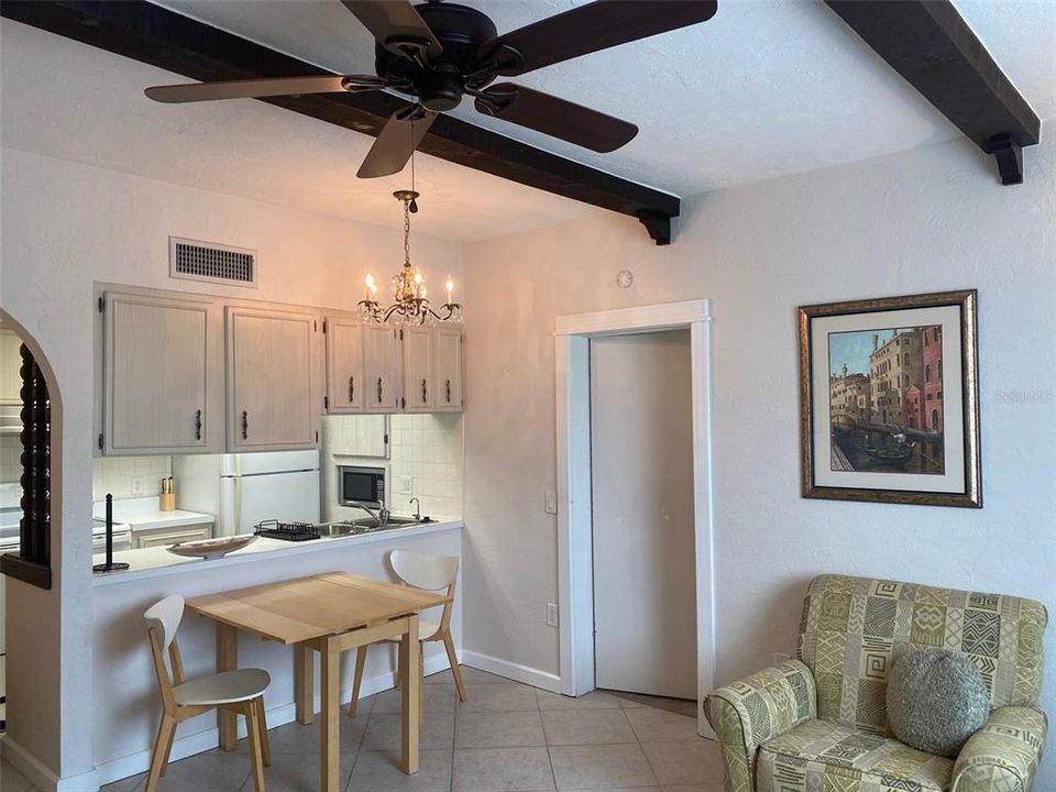 For Sale: $289,900 (2 beds, 2 baths, 794 Square Feet)