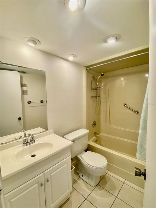 For Sale: $289,900 (2 beds, 2 baths, 794 Square Feet)