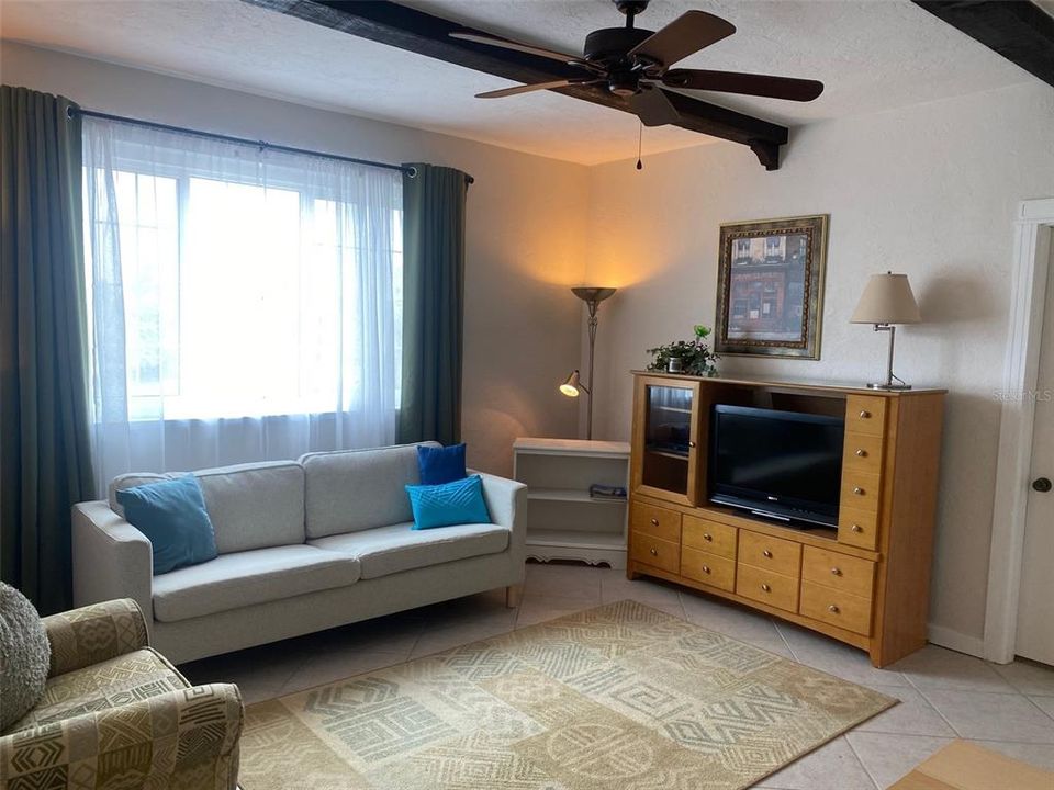 For Sale: $289,900 (2 beds, 2 baths, 794 Square Feet)