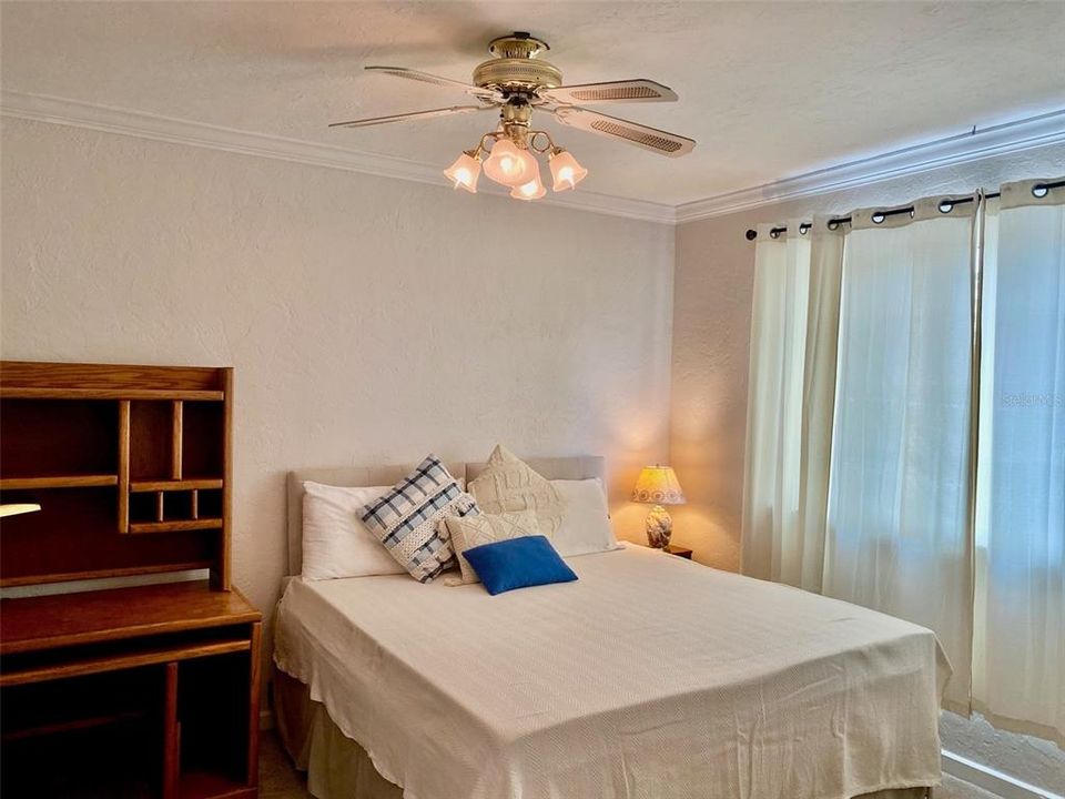 For Sale: $289,900 (2 beds, 2 baths, 794 Square Feet)