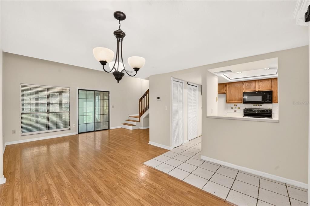 For Sale: $149,000 (2 beds, 2 baths, 1106 Square Feet)