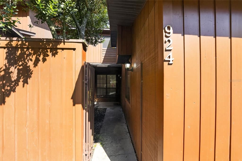 For Sale: $149,000 (2 beds, 2 baths, 1106 Square Feet)