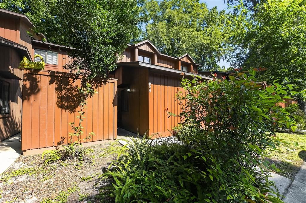 For Sale: $149,000 (2 beds, 2 baths, 1106 Square Feet)