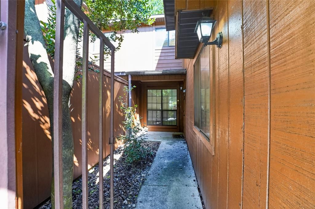For Sale: $149,000 (2 beds, 2 baths, 1106 Square Feet)