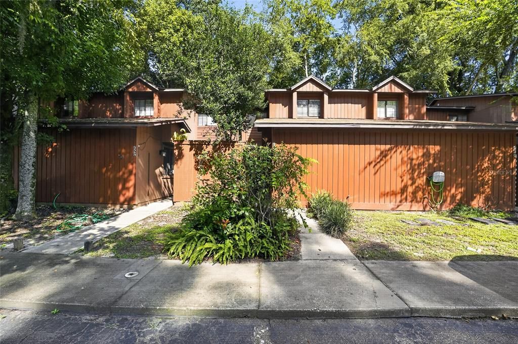 For Sale: $149,000 (2 beds, 2 baths, 1106 Square Feet)