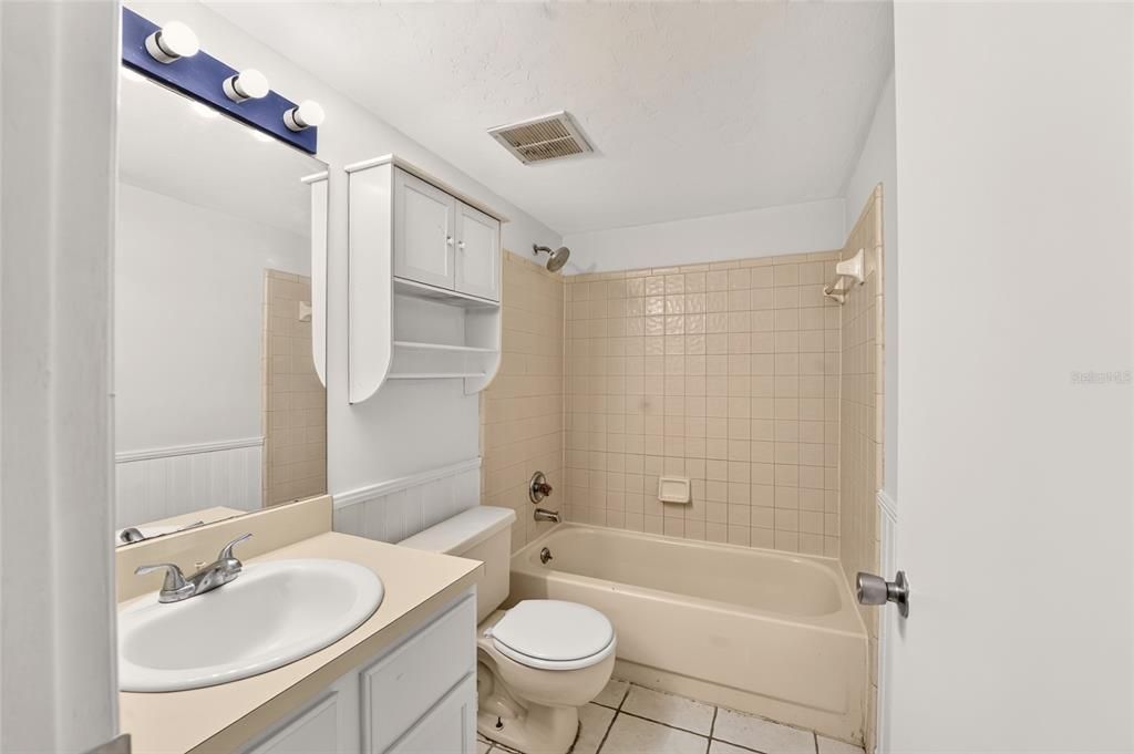 For Sale: $149,000 (2 beds, 2 baths, 1106 Square Feet)