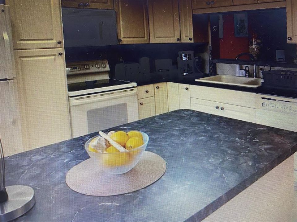 For Rent: $2,100 (2 beds, 2 baths, 1140 Square Feet)