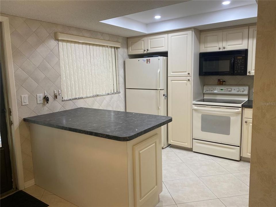 For Rent: $2,100 (2 beds, 2 baths, 1140 Square Feet)