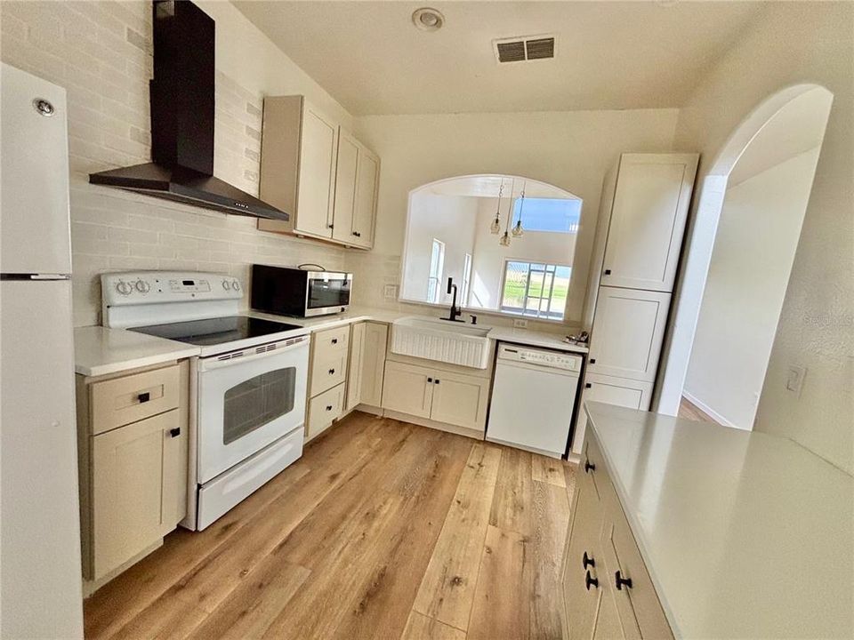 For Rent: $2,695 (3 beds, 2 baths, 1566 Square Feet)
