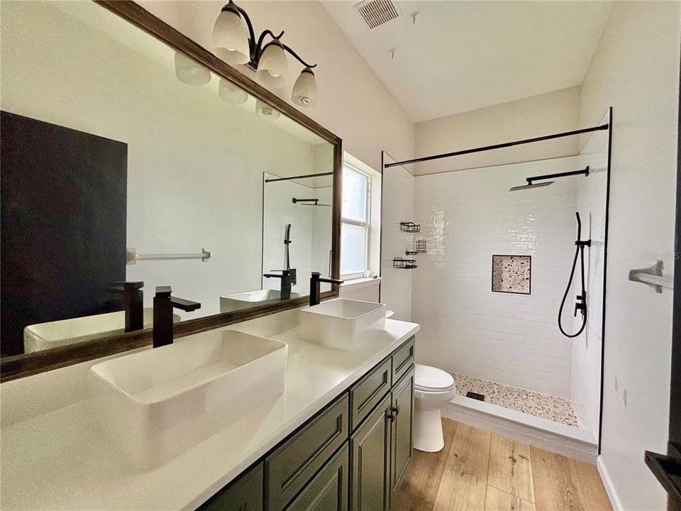 For Rent: $2,695 (3 beds, 2 baths, 1566 Square Feet)