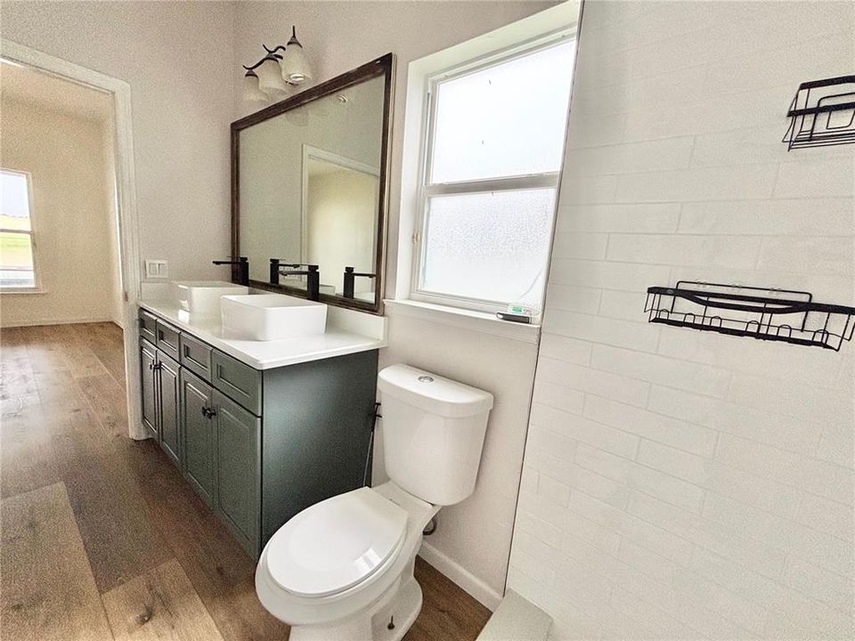 For Rent: $2,695 (3 beds, 2 baths, 1566 Square Feet)