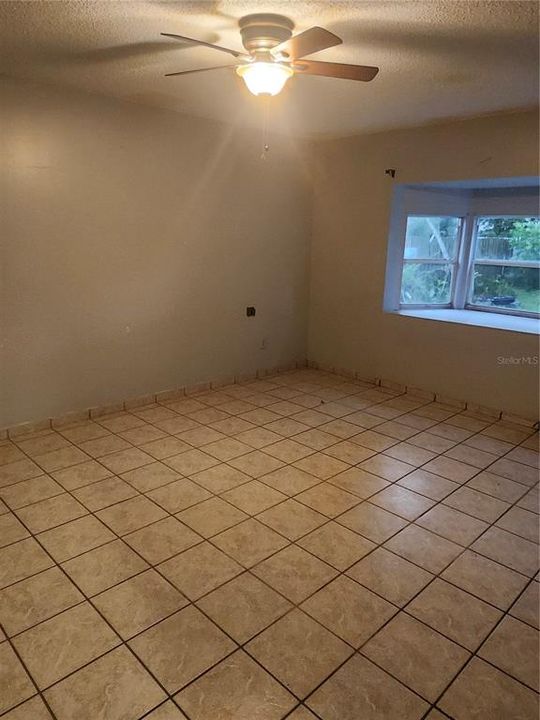 En Venta: $489,900 (4 camas, 2 baños, 1935 Pies cuadrados)