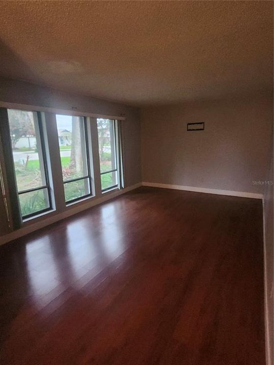 En Venta: $489,900 (4 camas, 2 baños, 1935 Pies cuadrados)