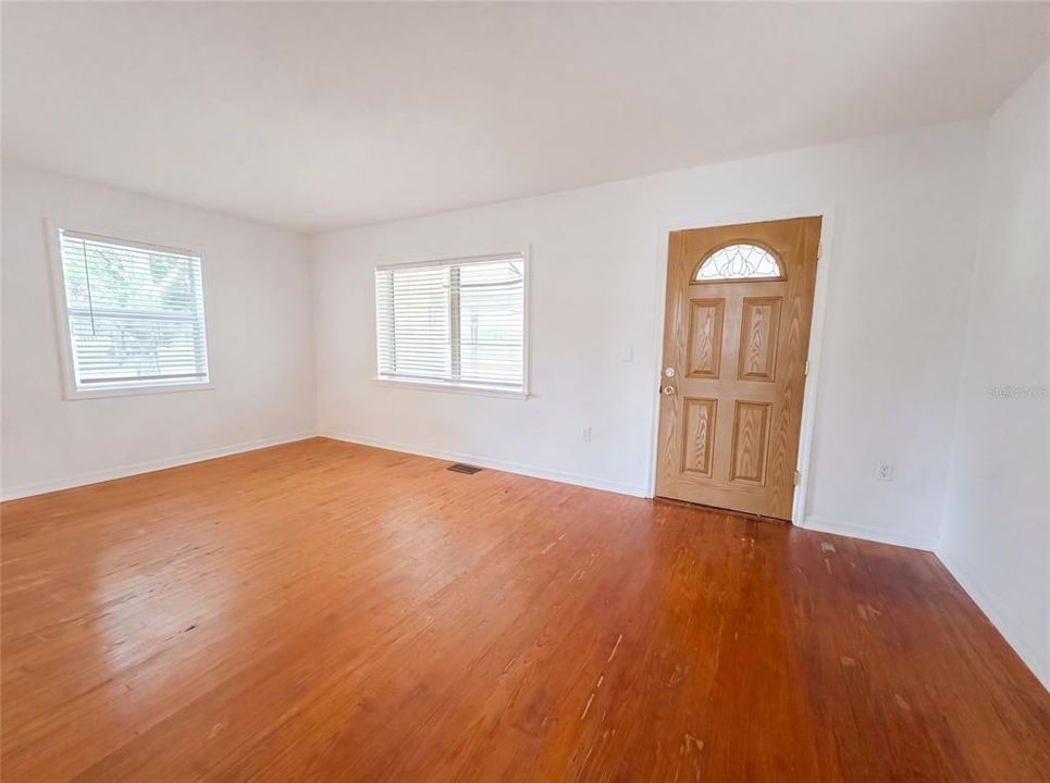 For Sale: $232,000 (3 beds, 2 baths, 1625 Square Feet)