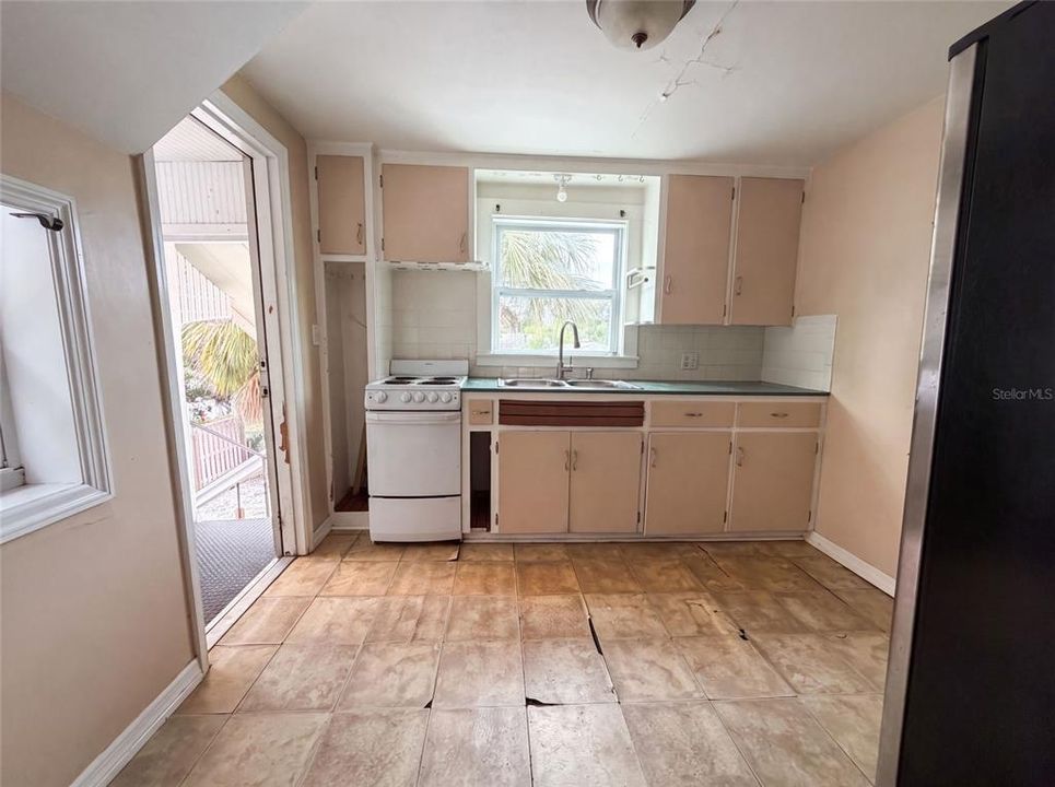 For Sale: $232,000 (3 beds, 2 baths, 1625 Square Feet)